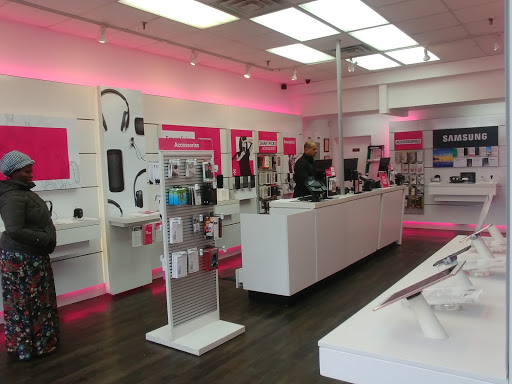 Cell Phone Store «T-Mobile», reviews and photos, 20520 Jamaica Ave, Hollis, NY 11423, USA