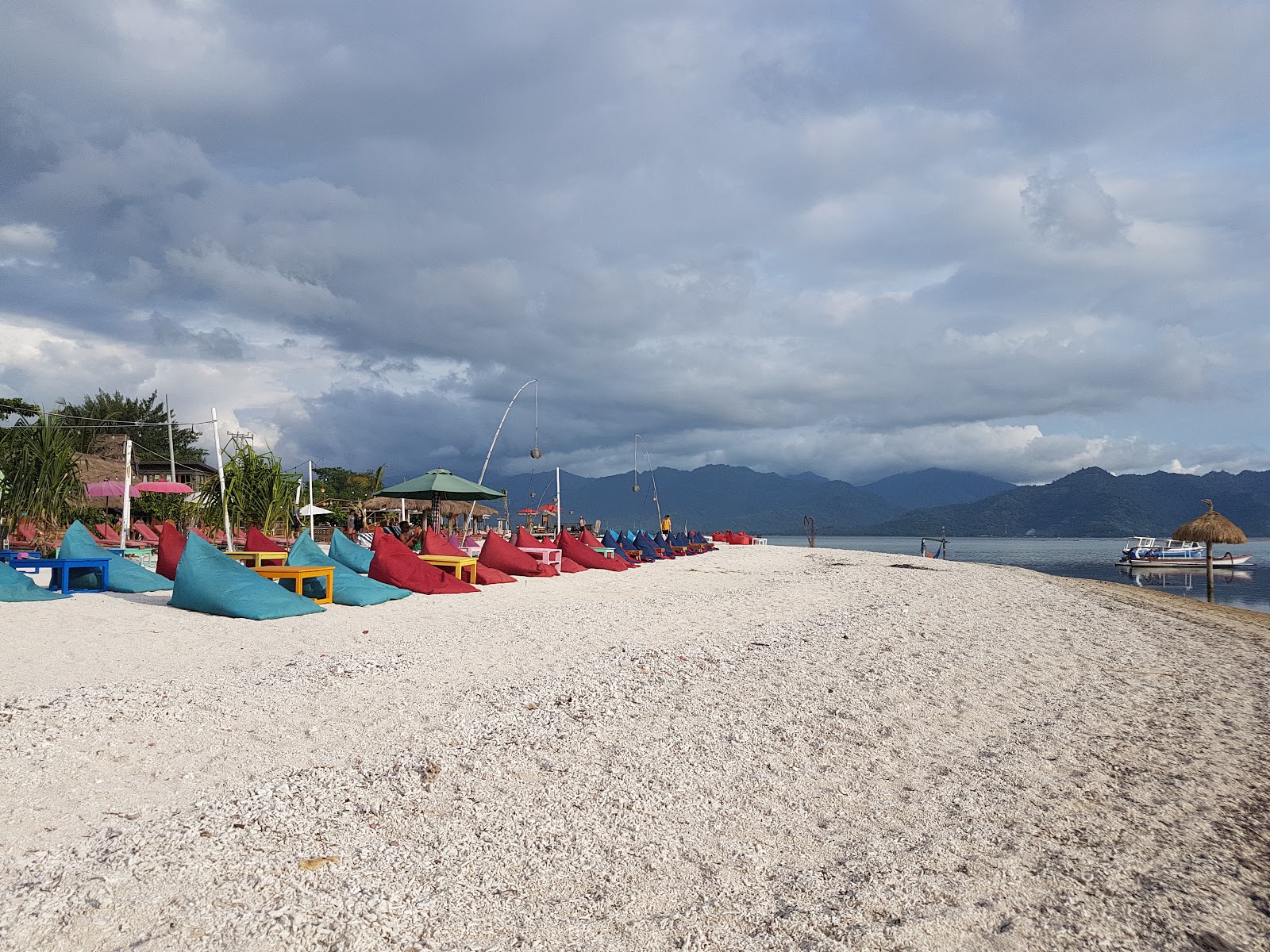 Fotografie cu Gili Air Lumbung Beach cu nivelul de curățenie înalt