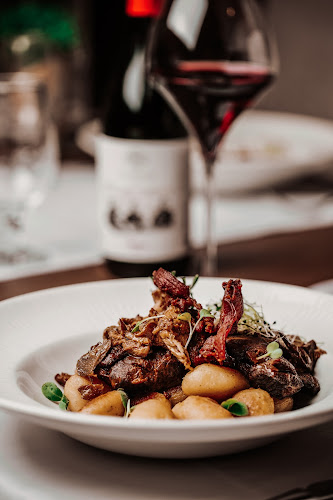 Opinii despre Katedrális étterem és kávézó în Szeged - Étterem