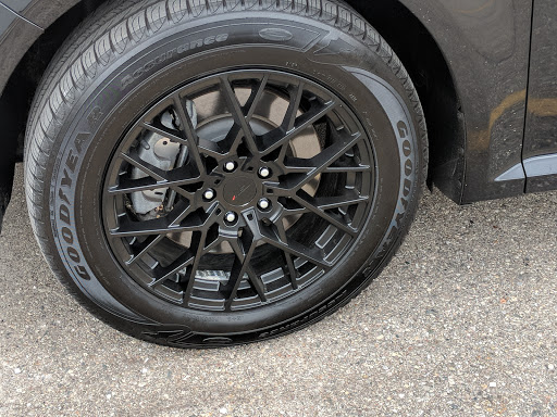 Tire Shop «Discount Tire Store - Auburn Hills, MI», reviews and photos, 200 Brown Rd, Auburn Hills, MI 48326, USA