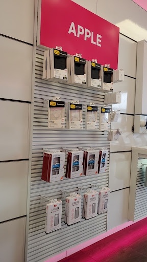 Cell Phone Store «T-Mobile», reviews and photos, 1913 Melody Ln, Greenfield, IN 46140, USA