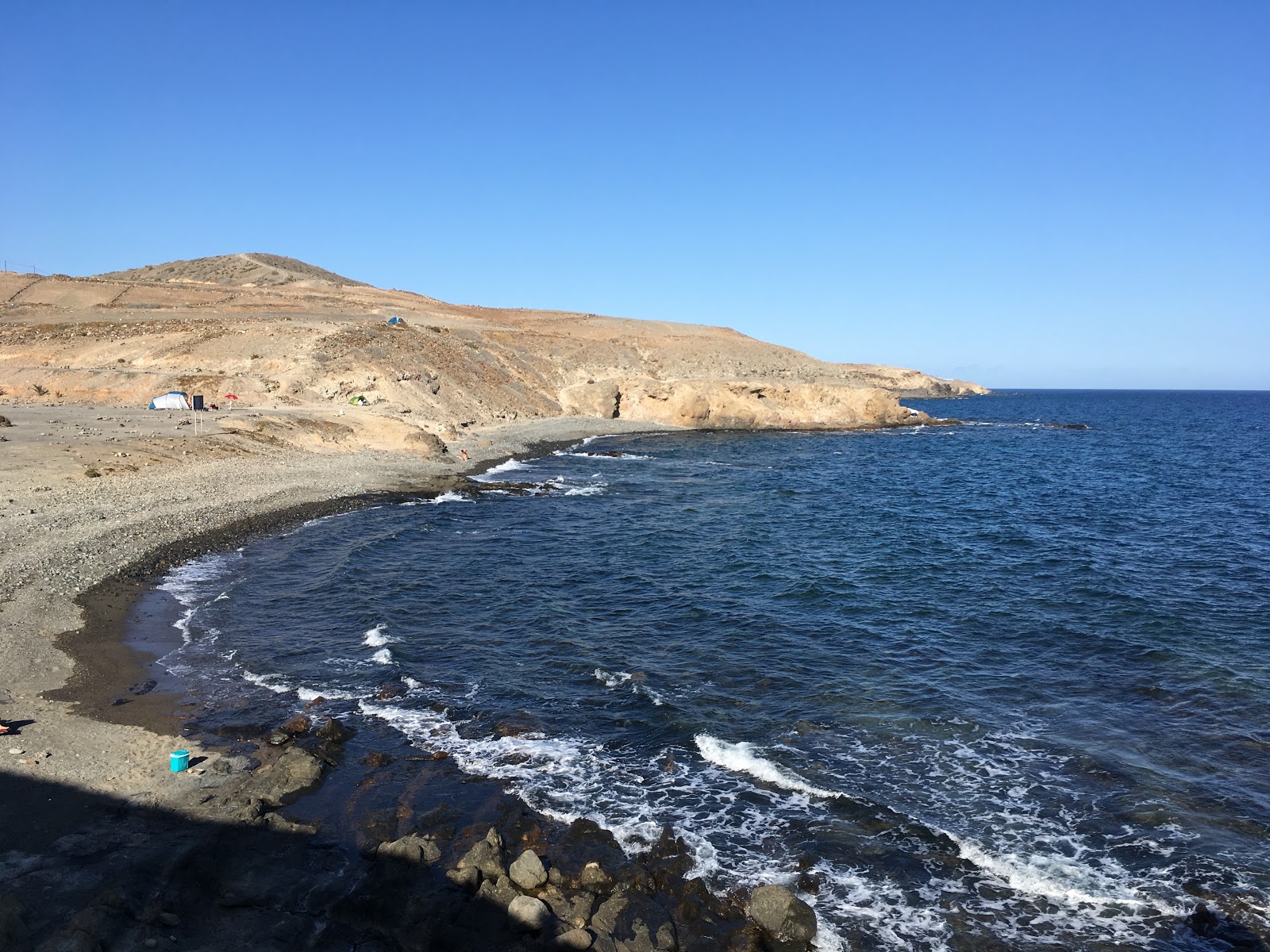 Foto van Playa Las Carpinteras met blauw puur water oppervlakte