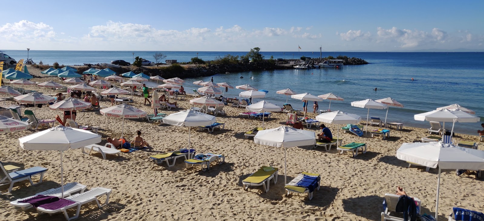 Foto von Olympic hope beach II mit weißer sand Oberfläche