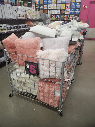 Variety Store «Five Below», reviews and photos, 7591 North Point Pkwy #800, Alpharetta, GA 30022, USA