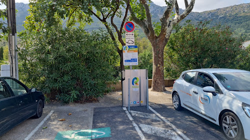Borne de recharge de véhicules électriques RÉVÉO Charging Station Maury