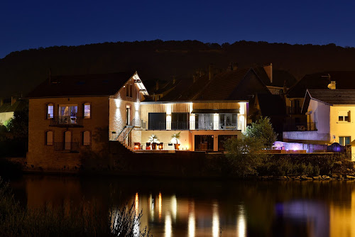 Lodge Les Tanneries d'Ornans - bar & gîte insolite: Location chambres, hébergement de vacances Jura Doubs 25 Ornans