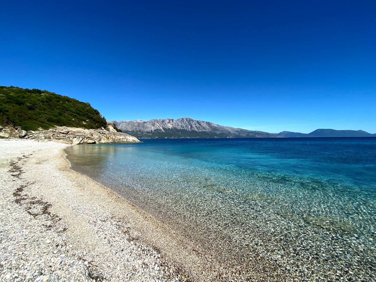 Foto van Agios Ioannis secret beach met turquoise puur water oppervlakte