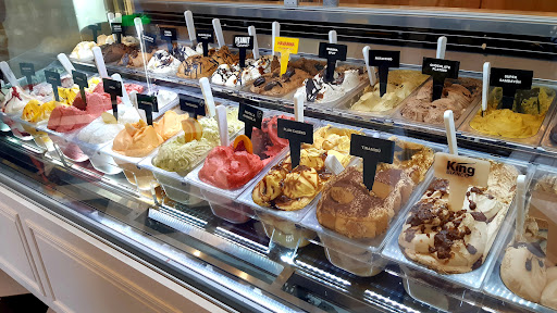 Lucciano's Peatonal Sarmiento - Ice cream shop en No informa