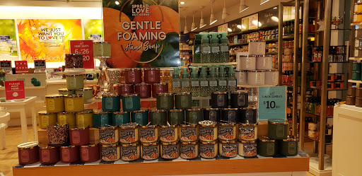 Shopping Mall «VIA|Port Florida Mall», reviews and photos, 10401 US-441, Leesburg, FL 34788, USA