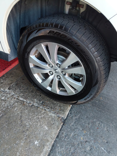 Tire Shop «Discount Tire», reviews and photos, 685 San Rodolfo Dr, Solana Beach, CA 92075, USA