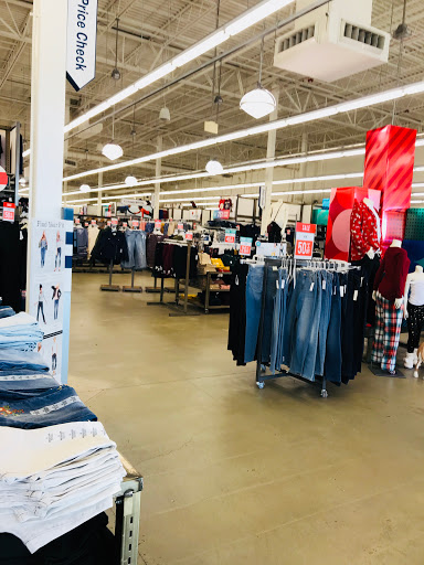 Clothing Store «Old Navy», reviews and photos, 141 Tuckahoe Rd, Sewell, NJ 08080, USA
