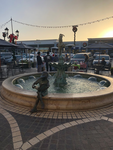 Shopping Mall «Waterside, Marina Del Rey», reviews and photos, 4700 Admiralty Way, Marina Del Rey, CA 90292, USA