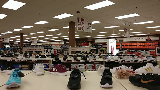 Shoe Store «Famous Footwear», reviews and photos, 371 Putnam Pike, Smithfield, RI 02917, USA
