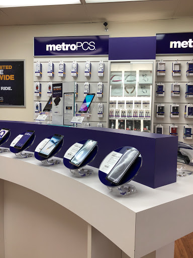 Cell Phone Store «MetroPCS Authorized Dealer», reviews and photos, 835 NE Green Oaks Blvd, Arlington, TX 76006, USA