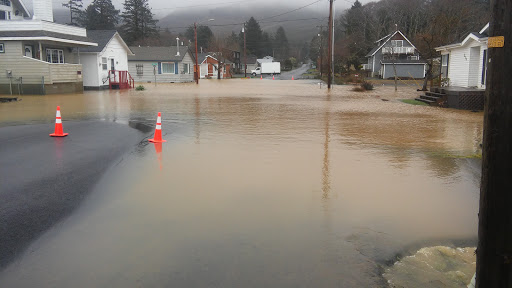 Grocery Store «Rockaway Beach Market», reviews and photos, 208 S Anchor St, Rockaway Beach, OR 97136, USA