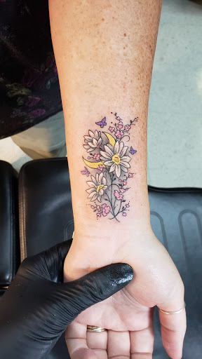 Tattoo Shop «Rabbits Den Tattoo Parlor», reviews and photos, 120 N Main St, Milltown, NJ 08850, USA