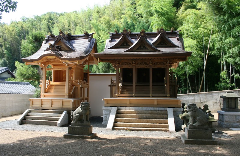 西葛城神社(楠神社)