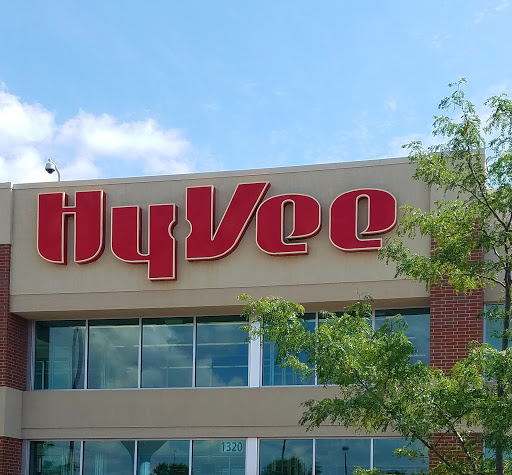 Supermarket «Hy-Vee», reviews and photos, 1320 9th Ave SE, Watertown, SD 57201, USA