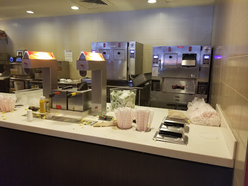 Movie Theater «AMC Framingham 16 with Dine-in Theatres», reviews and photos, 22 Flutie Pass, Framingham, MA 01701, USA