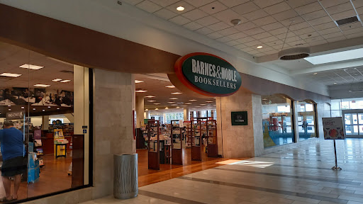 Shopping Mall «Cape Cod Mall», reviews and photos, 769 Iyannough Rd, Hyannis, MA 02601, USA