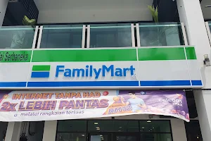 FamilyMart D' Garden, Batu Pahat image