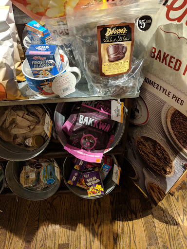 American Restaurant «Cracker Barrel Old Country Store», reviews and photos, 6055 Som Center Rd, Willoughby, OH 44094, USA