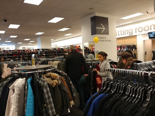 Department Store «Nordstrom Rack Chicago Avenue», reviews and photos, 101 E Chicago Ave, Chicago, IL 60611, USA