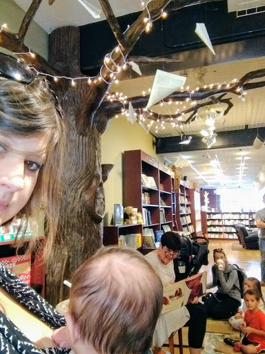 Book Store «Read Between the Lynes», reviews and photos, 111 E Van Buren St, Woodstock, IL 60098, USA