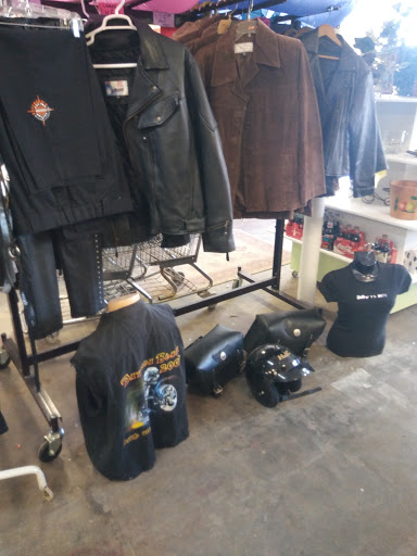 Home Goods Store «Paws & Claws Thrift Store», reviews and photos, 132 E Broad St, Groveland, FL 34736, USA