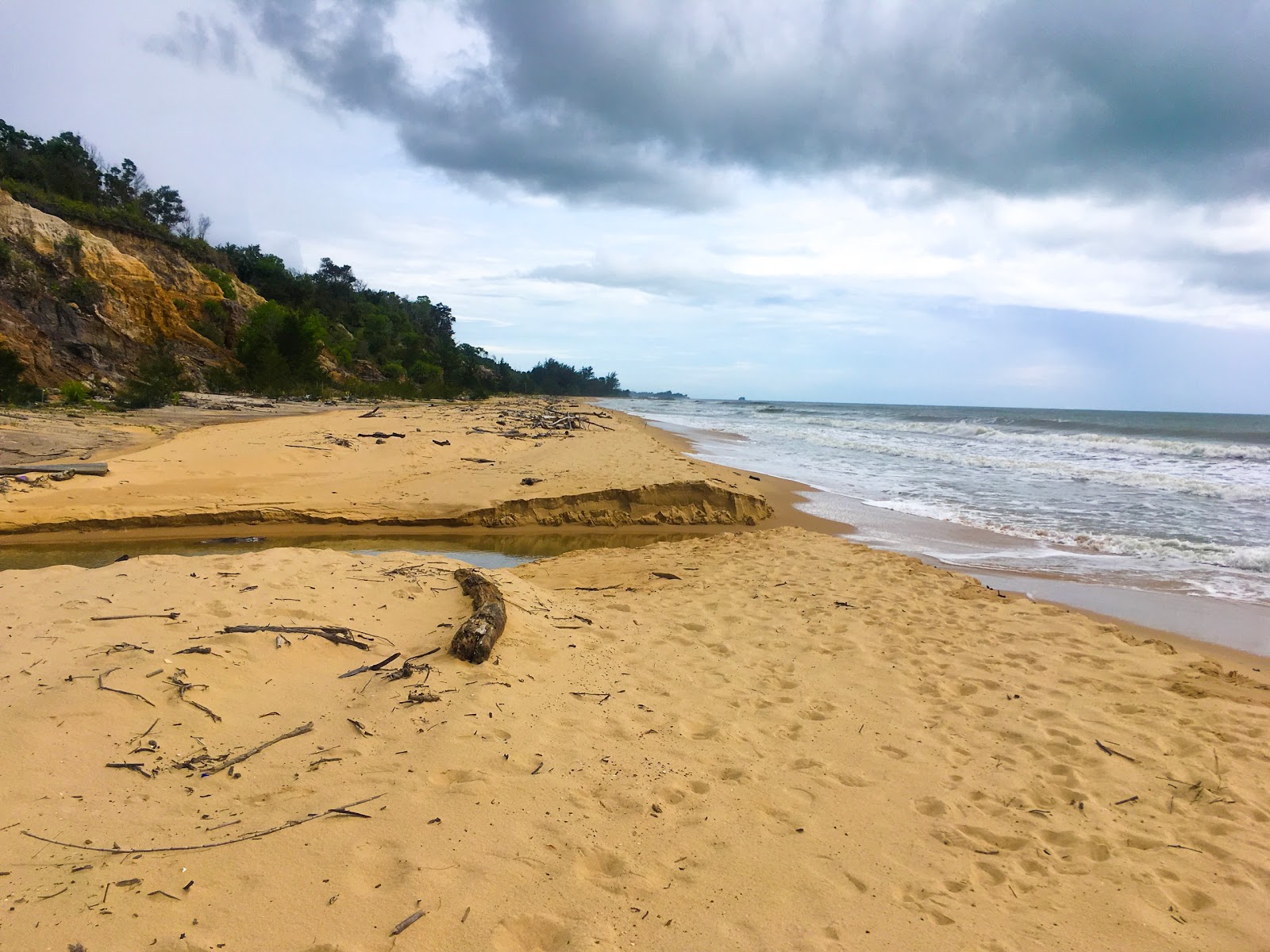 Foto van Berakas Beach met hoog niveau van netheid