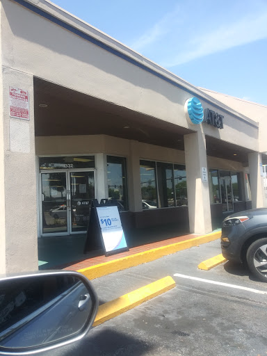 Cell Phone Store «AT&T», reviews and photos, 1332 N John Young Pkwy, Kissimmee, FL 34741, USA