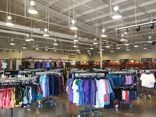 Clothing Store «Nike Factory Store», reviews and photos, 243 Tanger Dr Suite 243, Williamsburg, IA 52361, USA