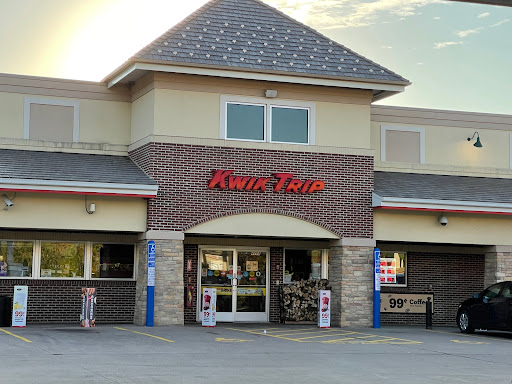 Convenience Store «Kwik Trip #429», reviews and photos, 4868 208th St N, Forest Lake, MN 55025, USA