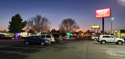 Grocery Store «Grocery Outlet Bargain Market», reviews and photos, 16261 US-101 #17, Brookings, OR 97415, USA