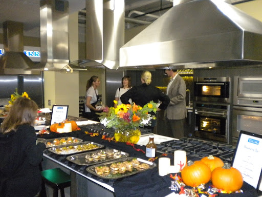 Appliance Store «Eastbank Contractor Appliances», reviews and photos, 800 SE Hawthorne Blvd, Portland, OR 97214, USA