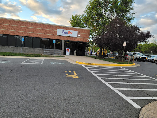 Shipping and Mailing Service «FedEx Ship Center», reviews and photos, 13500 EDS Dr, Herndon, VA 20171, USA
