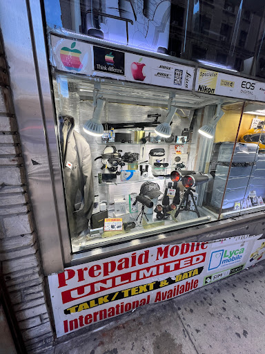 Electronics Store «7th Ave Electronics & Luggage», reviews and photos, 841 7th Ave, New York, NY 10019, USA