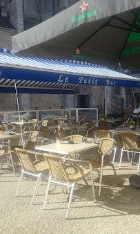 Atmosphère du Café Le Petit Bar à Bonneval - n°4