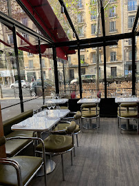 Atmosphère du Restaurant français Abstinence - Restaurant & Bar à Vin Vinyle à Paris - n°3