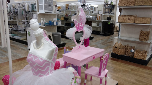 Home Goods Store «HomeGoods», reviews and photos, 7350 NE Butler St, Hillsboro, OR 97124, USA