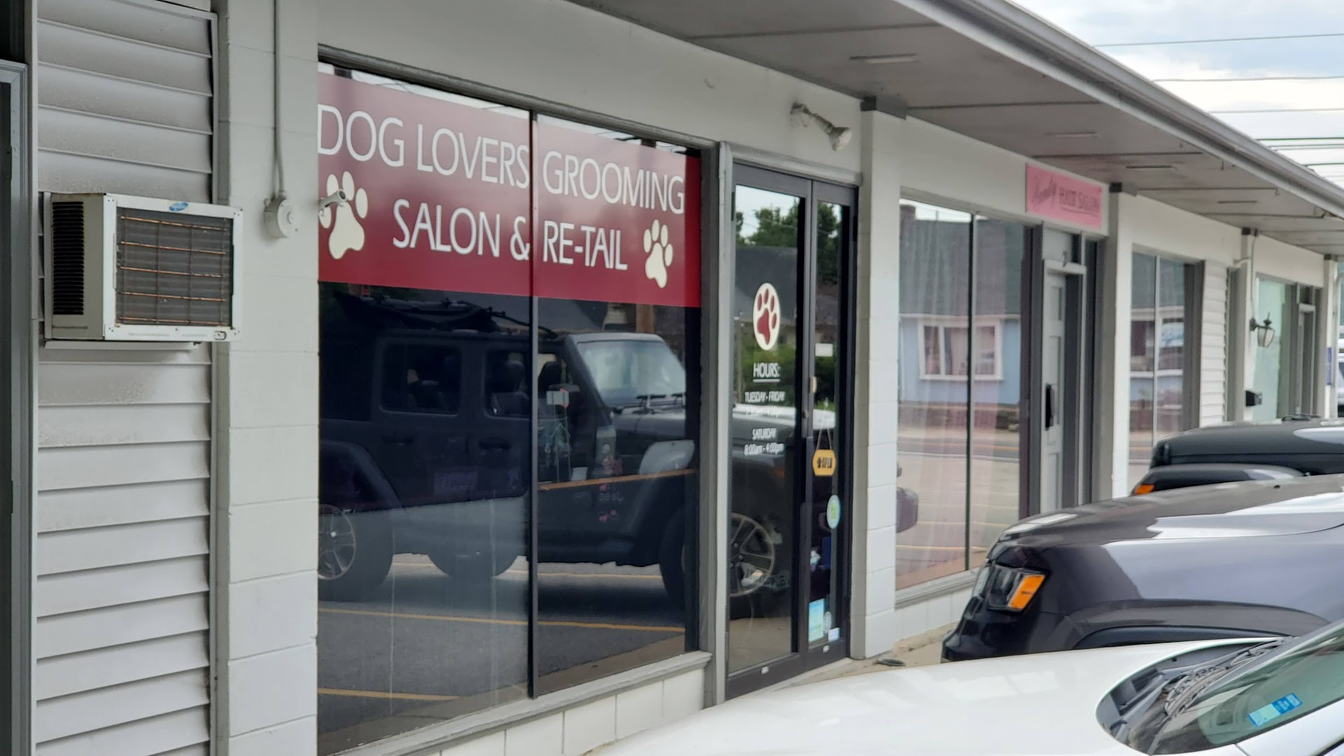 Dog Lovers Grooming Salon & Re-Tail