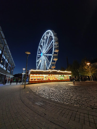 Comments and reviews of Millennium Square