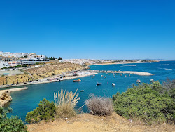 Praia da Baleeira'in fotoğrafı düz bir kıyı şeridi ile birlikte