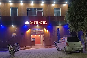 BHATI HOTEL AND RESTAURANT image