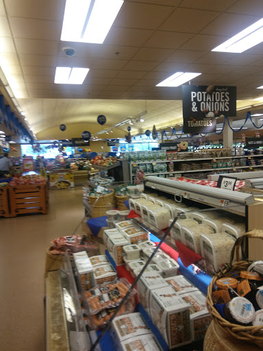 Grocery Store «Stop & Shop», reviews and photos, 211 High St, Torrington, CT 06790, USA