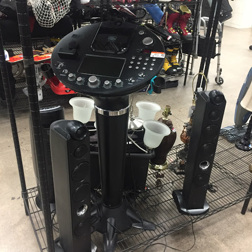 Thrift Store «Pavilions Goodwill Retail Store, Donation Center, and Career Center», reviews and photos, 8959 E Indian Bend Rd, Scottsdale, AZ 85250, USA