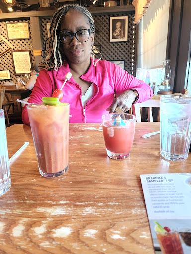 American Restaurant «Cracker Barrel Old Country Store», reviews and photos, 11993 Chase Plz, Cincinnati, OH 45240, USA