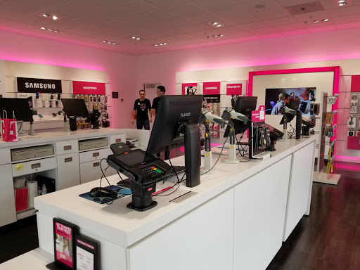 Cell Phone Store «T-Mobile», reviews and photos, 704 Trosper Rd SW #126, Tumwater, WA 98512, USA