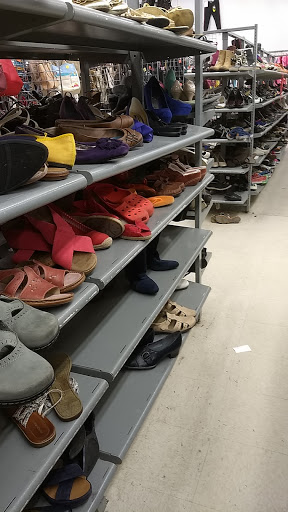 Thrift Store «Village Discount Outlet Store 08», reviews and photos, 3301 W Lawrence Ave, Chicago, IL 60625, USA