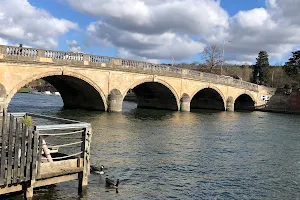 Henley Bridge image